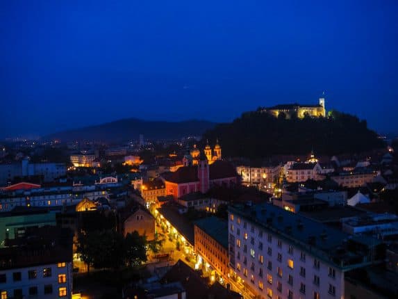 In zwei Tagen in Ljubljana kann man einige Sehenswürdigkeiten besuchen. Die Stadt des Drachen lockt mit der Burg Ljubljana & Jože Plečnik's Architektur.