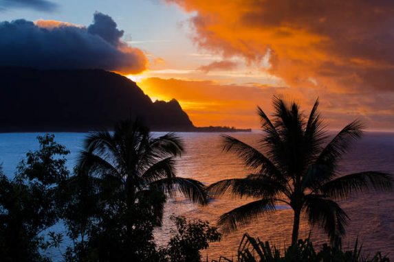 Die schönsten Orte für Sonnenaufgang & Sonnenuntergang auf Hawaii. Vulkan Haleakala Sonnenaufgang bis Sonnenuntergang am Sunset Beach. Sonnenaufgang Hawaii.